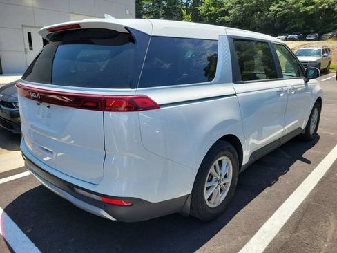 Used 2024 Kia Carnival LX FWD image 6