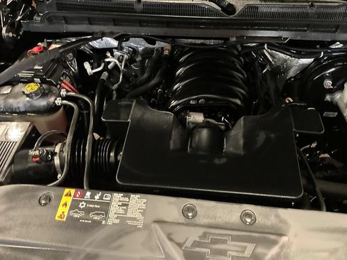 Used 2018 Chevrolet Silverado 1500 LTZ Z71 w/ Redline Edition AWD/4WD image 7