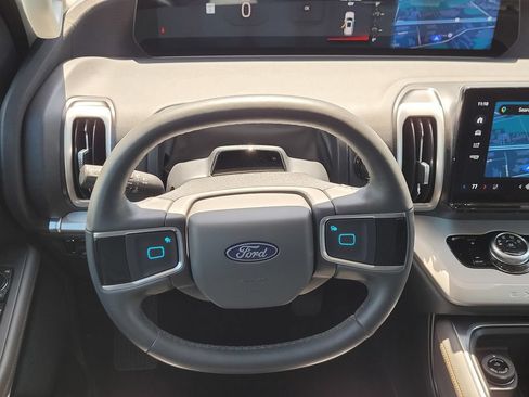 Used 2025 Ford Expedition Max Active AWD/4WD image 13