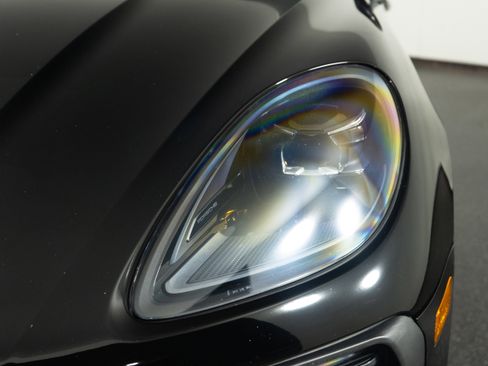 Used 2023 Porsche Macan GTS w/ GTS Sport Package image 23