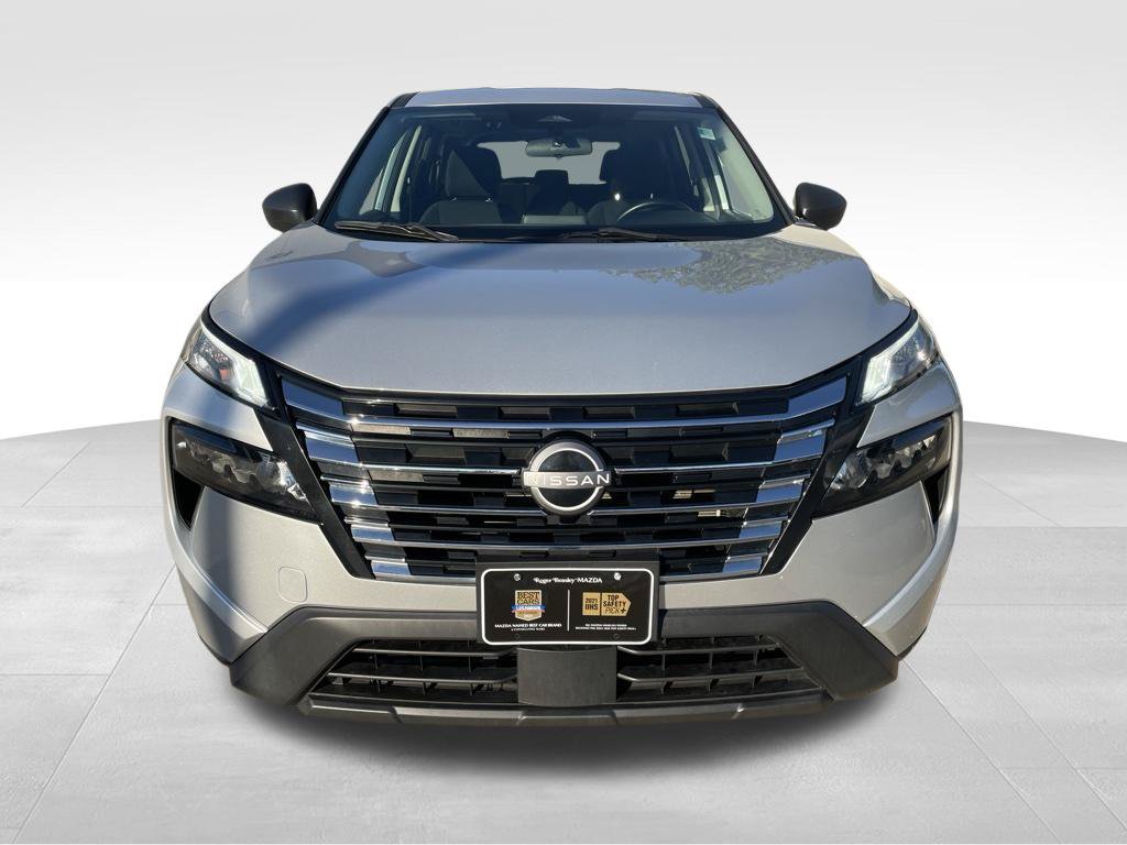Used 2024 Nissan Rogue S AWD/4WD image 2