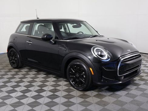Used 2023 MINI Cooper 2-Door Hardtop image 3