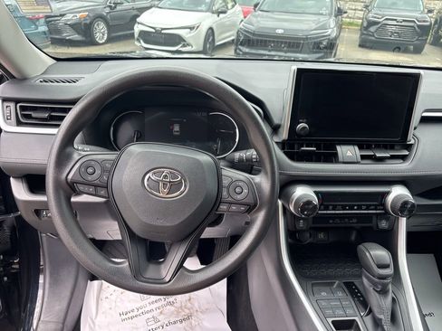 Used 2025 Toyota RAV4 XLE AWD/4WD image 8