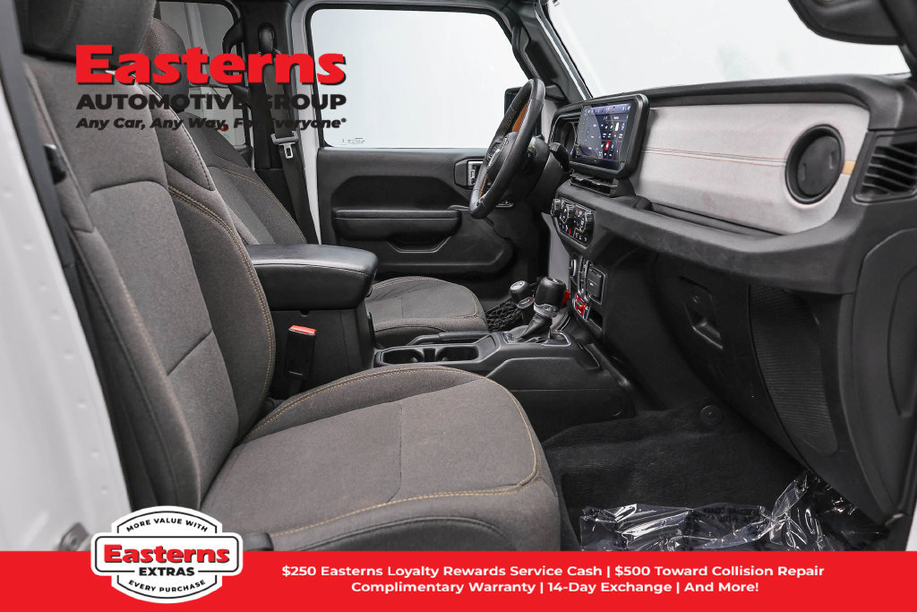 Used 2024 Jeep Wrangler Unlimited AWD/4WD image 28