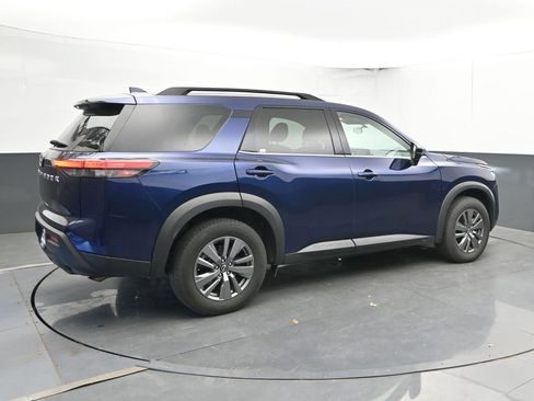 Used 2025 Nissan Pathfinder SV FWD image 3