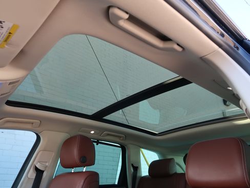 Used 2015 Volkswagen Touareg Executive image 35