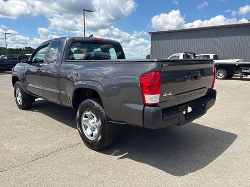 Used 2017 Toyota Tacoma SR AWD/4WD image 5