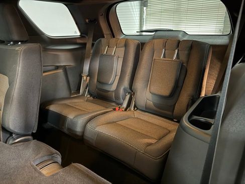 Used 2019 Ford Explorer XLT AWD/4WD image 19