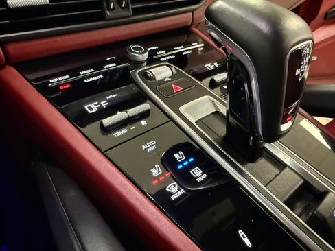 Used 2020 Porsche Cayenne S image 19