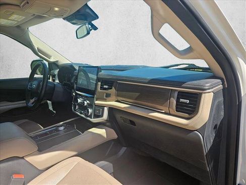 Used 2022 Ford Expedition Limited image 19