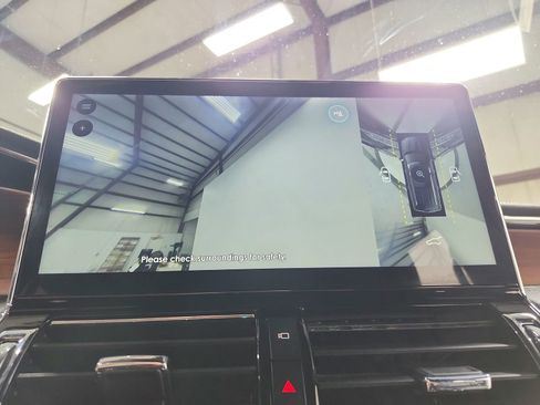 Used 2023 Lincoln Navigator Reserve AWD/4WD image 32