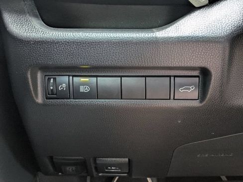Used 2022 Toyota RAV4 XLE Premium FWD image 27