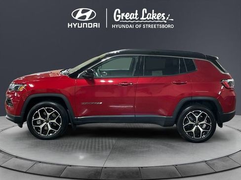 Used 2025 Jeep Compass Limited AWD/4WD image 3