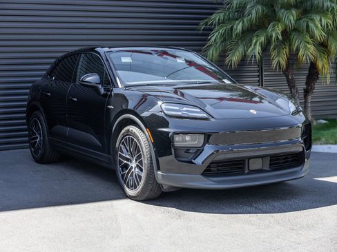 Certified 2025 Porsche Macan 4 Electric AWD/4WD image 6
