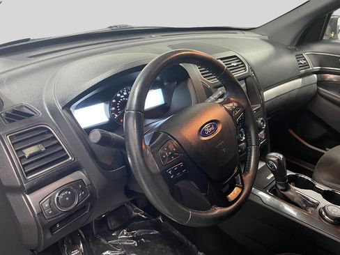 Used 2019 Ford Explorer XLT w/ Equipment Group 201A image 12