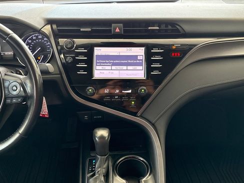 Used 2019 Toyota Camry SE FWD image 23