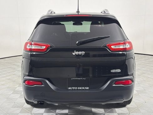 Used 2017 Jeep Cherokee Latitude FWD image 5