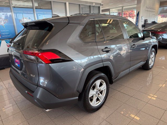 Used 2020 Toyota RAV4 XLE w/ Convenience Package FWD image 4