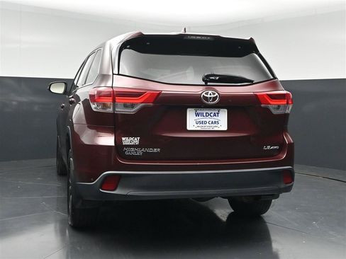 Used 2018 Toyota Highlander Plus w/ Carpet Mat Package (TMS) AWD/4WD image 7