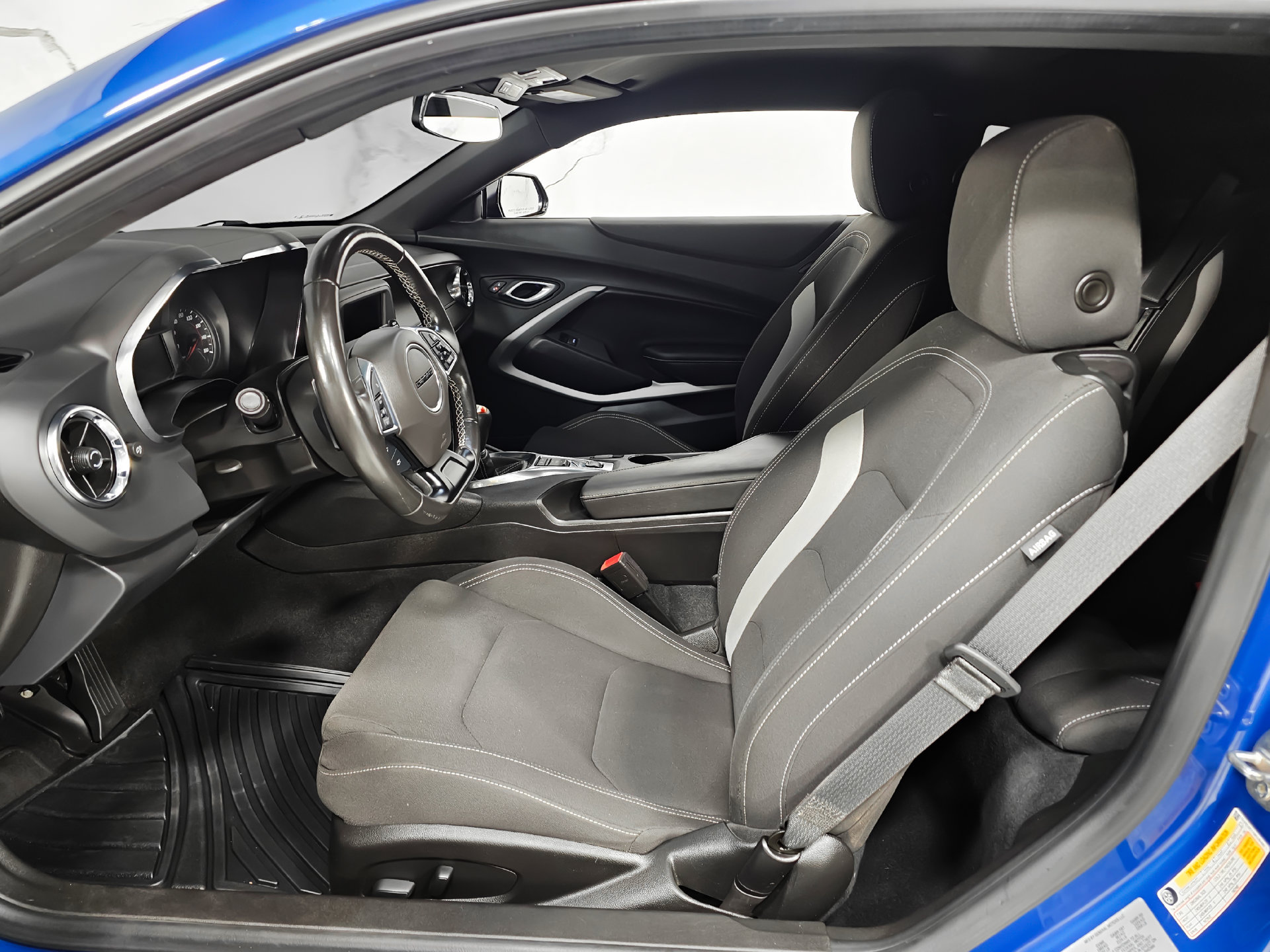 Used 2022 Chevrolet Camaro LT RWD image 17
