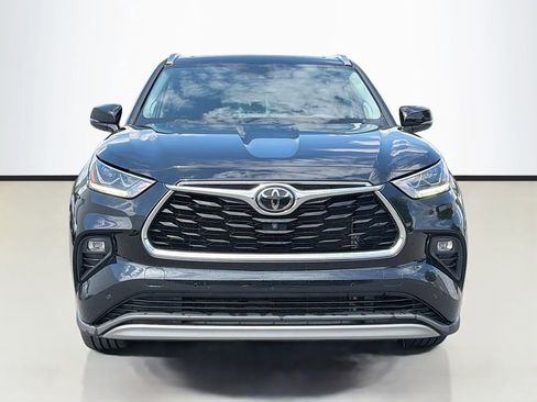 Used 2022 Toyota Highlander Platinum AWD/4WD image 3
