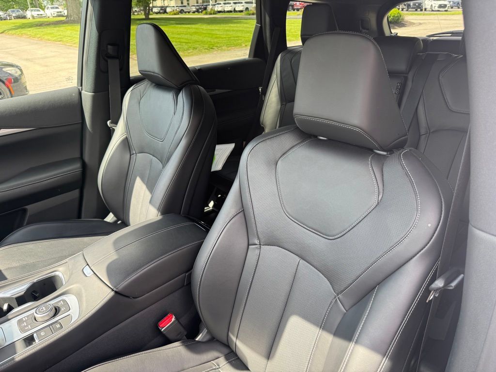 Used 2025 INFINITI QX60 Luxe w/ Black Edition AWD/4WD image 12