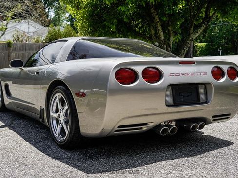 Used 2000 Chevrolet Corvette Coupe w/ Roof Pkg RWD image 6