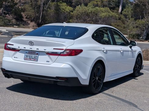 Used 2025 Toyota Camry SE FWD image 13