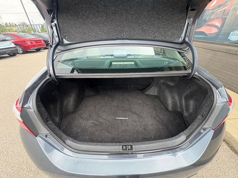 Used 2016 Toyota Corolla LE FWD image 5