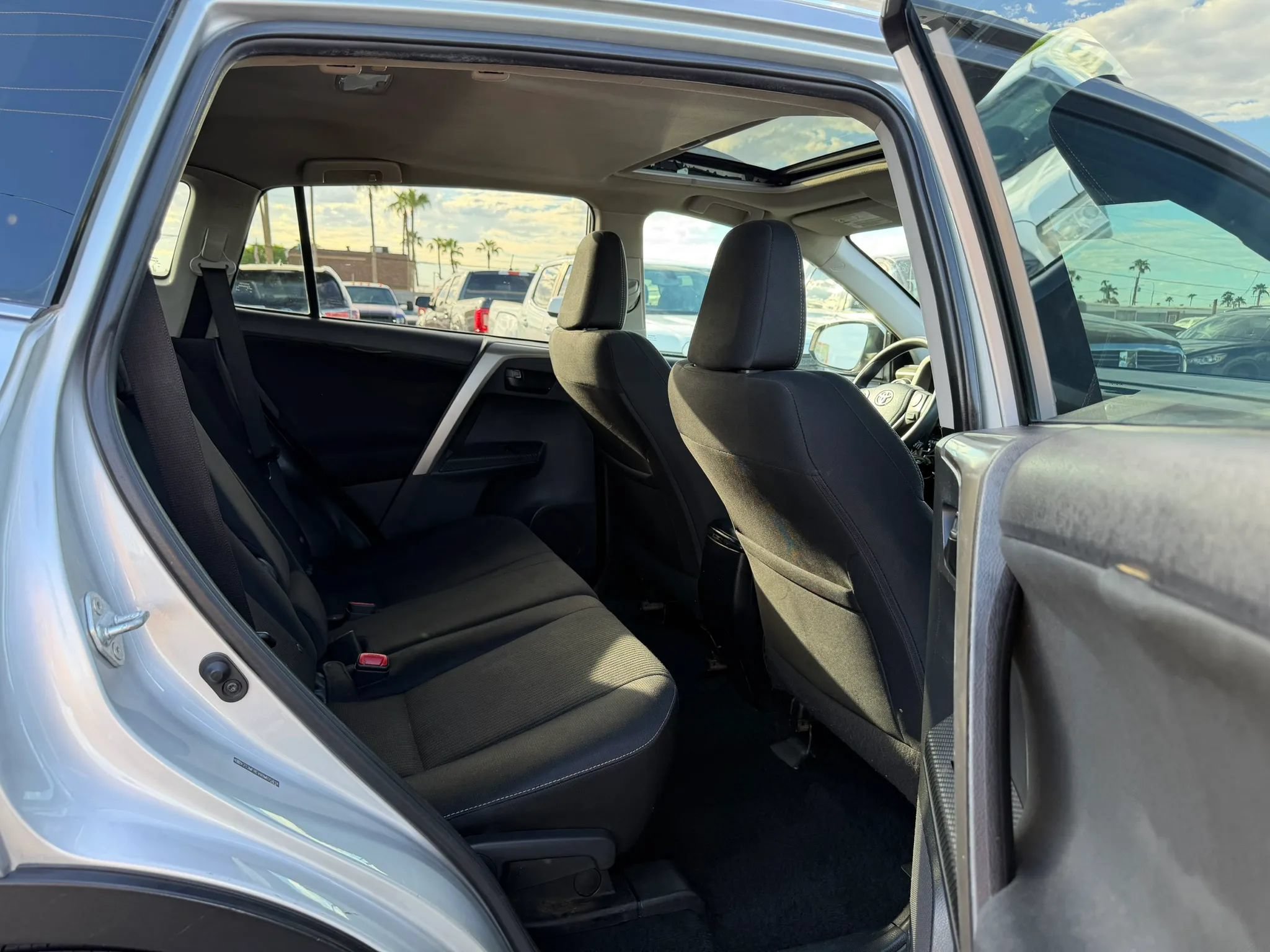 Used 2013 Toyota RAV4 XLE FWD image 23