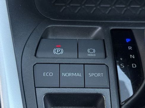 Used 2025 Toyota RAV4 XLE FWD image 21