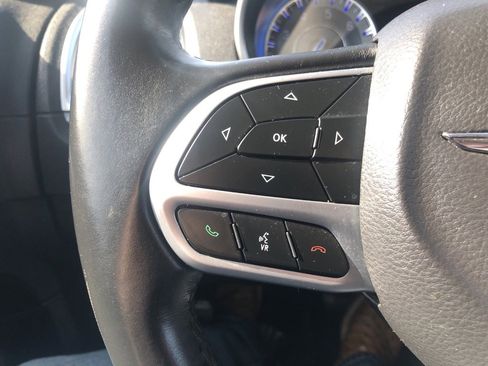 Used 2018 Chrysler 300 Touring L image 17