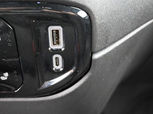 Used 2024 GMC Sierra 1500 Elevation image 3