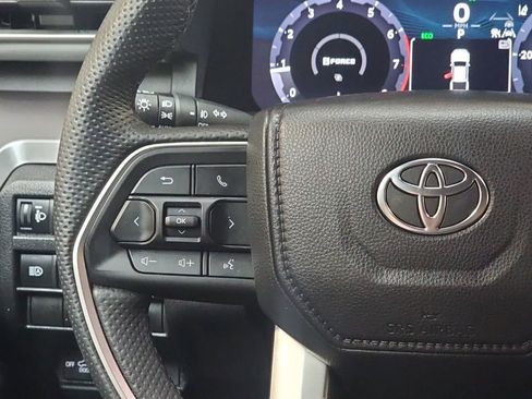 Used 2025 Toyota Tacoma TRD Sport AWD/4WD image 17