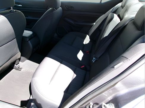 Used 2024 Nissan Altima 2.5 SV image 9