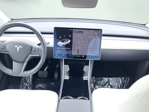 Used 2021 Tesla Model Y Long Range AWD/4WD image 17