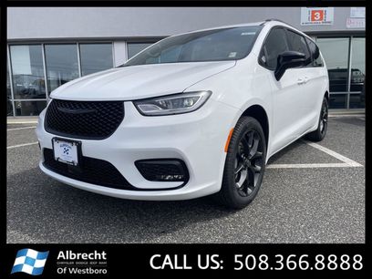 New 2026 Chrysler Pacifica Select w/ S Appearance Package