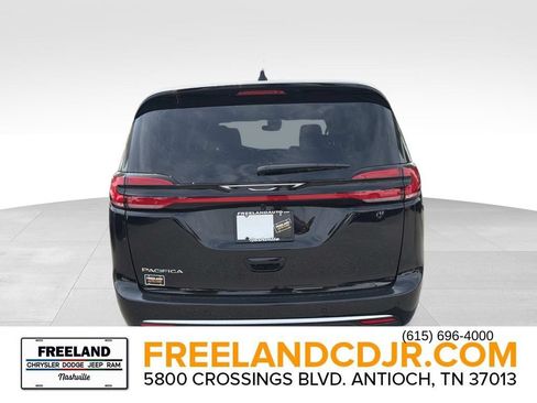 New 2027 Chrysler Pacifica Select FWD image 4