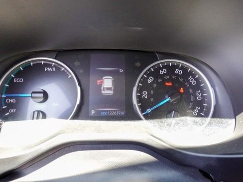 Used 2022 Toyota RAV4 XLE image 17