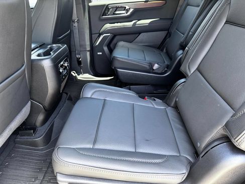 New 2026 GMC Yukon Denali w/ Denali Reserve Package AWD/4WD image 11