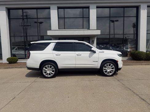 Used 2021 Chevrolet Tahoe High Country w/ Premium Package AWD/4WD image 3