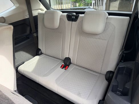 Used 2020 Volkswagen Tiguan S image 16