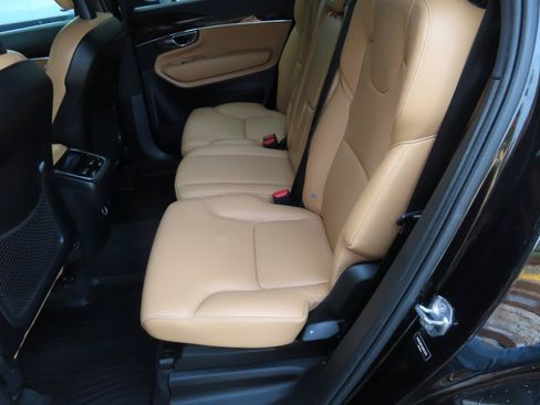 Used 2017 Volvo XC90 T6 Momentum w/ Vision Package AWD/4WD image 12