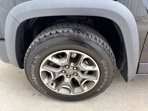 Used 2020 Jeep Cherokee Trailhawk w/ Cold Weather Group image 12