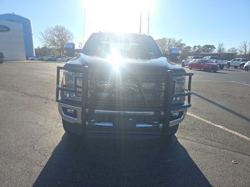 Used 2018 Ford F250 Lariat w/ Chrome Package image 8
