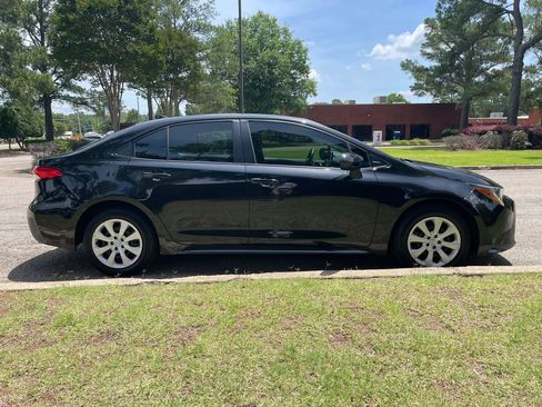 Used 2021 Toyota Corolla LE FWD image 6