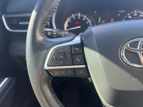 Used 2022 Toyota Highlander XLE image 18