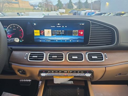 New 2026 Mercedes-Benz GLS 450 4MATIC image 18