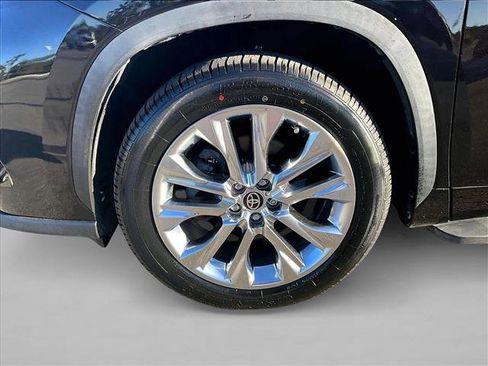 Used 2020 Toyota Highlander Limited image 10