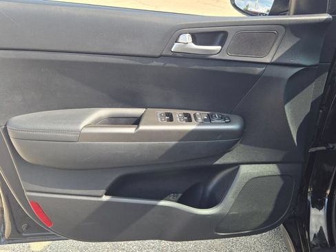 Used 2022 Kia Sportage LX FWD image 24